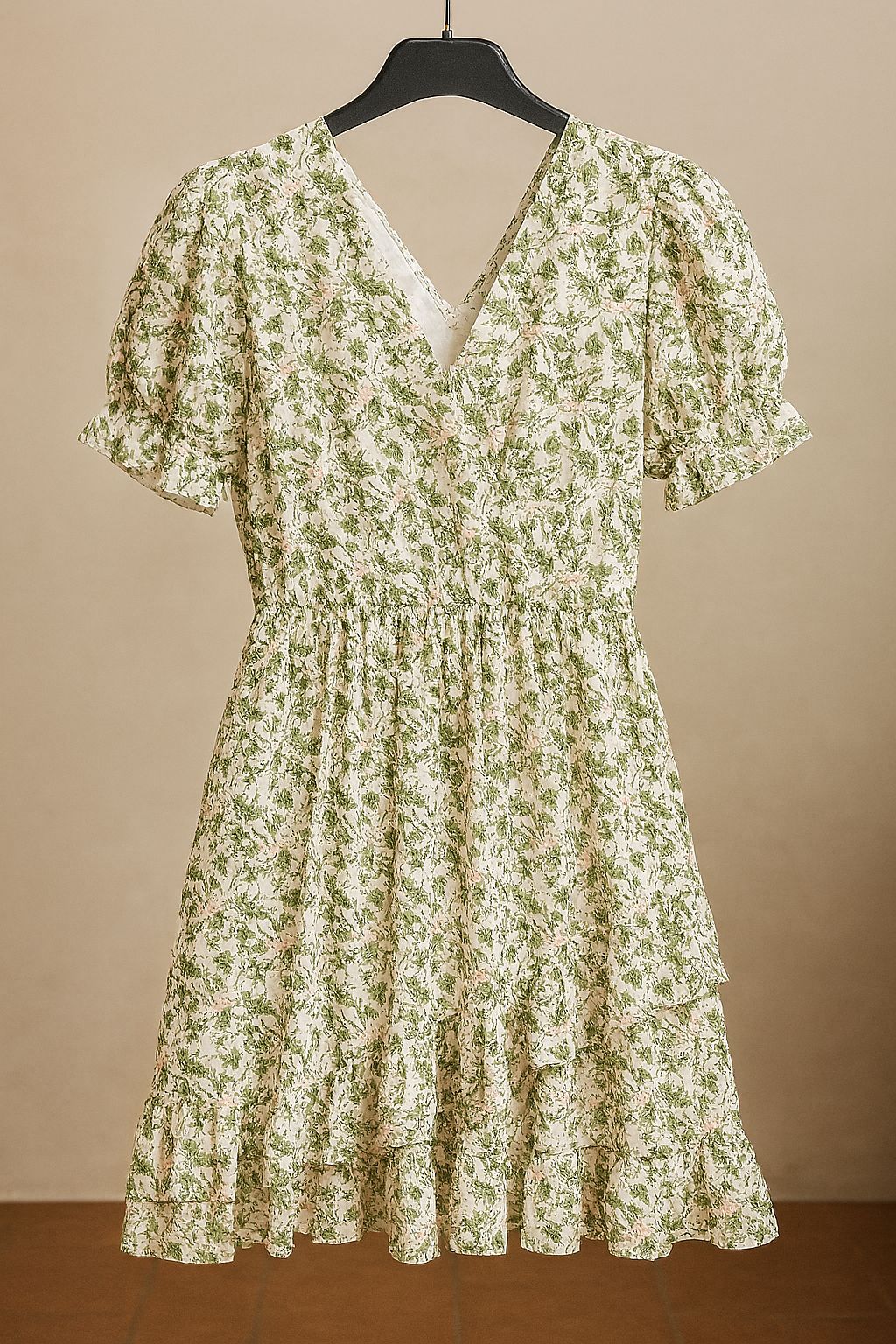 Rochie vaporoasă cu imprimeu floral verde – „Verde de vară”