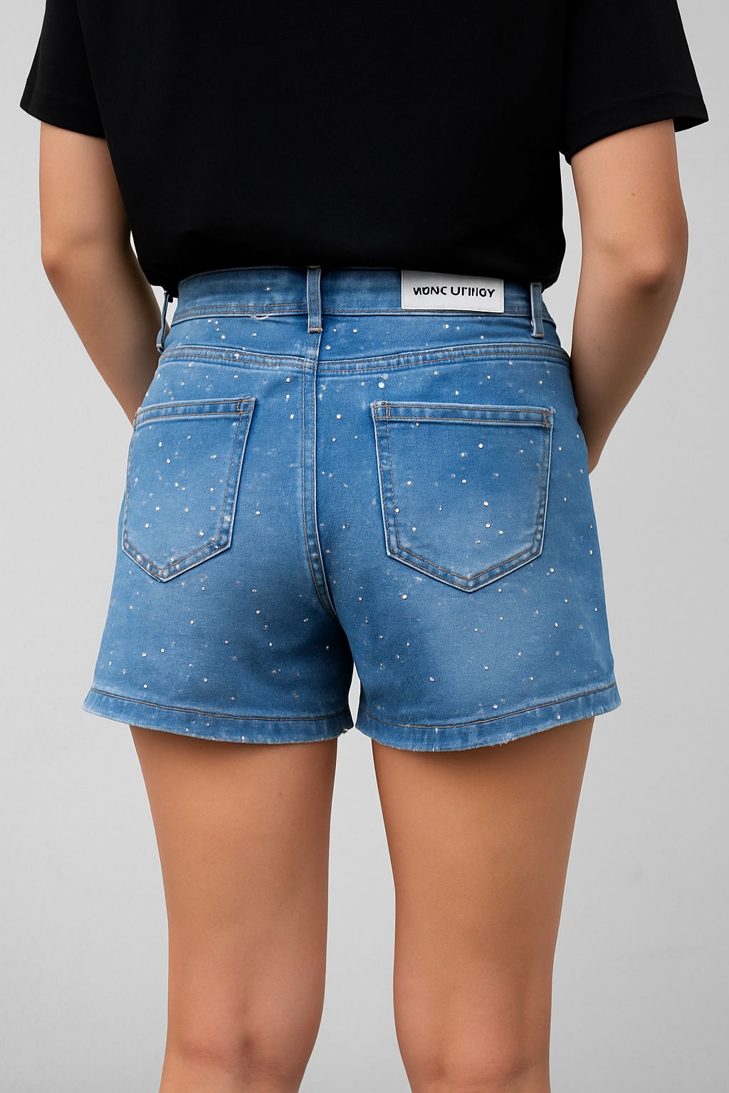 Pantaloni scurți din denim cu aplicații strălucitoare – „Sparkle Denim”
